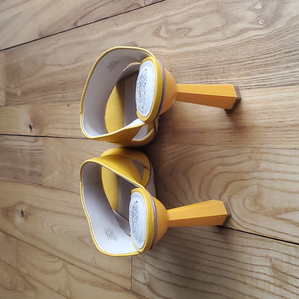 [SOLD] Vince Camuto Averessa Mules - Picture 5 of 6